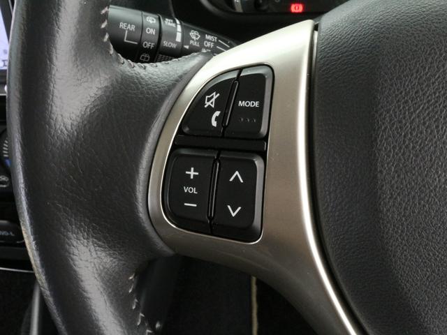 【ステアリモコンスイッチ】ハンドル装備されいるリモコンで運転中にナビゲーションのチャンネルや曲を変えることが出来ます。運転しながらの危険なナビ操作がなくなりますので安心です。