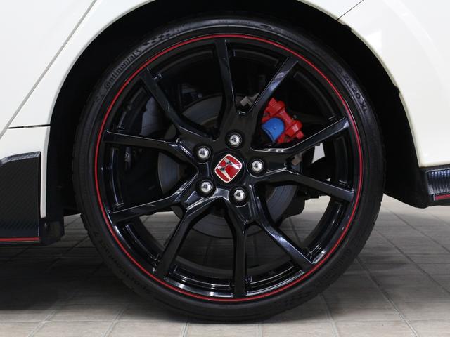 シビック タイプＲ　６速マニュアル　トリプルマフラー　Ｂｒｅｍｂｏキャリパー　純正ナビ　ドラレコ　ＬＥＤヘッドライト　クルーズコントロール　禁煙車　スマートキー　純正２０インチアルミ　デジタルメーター　スポーツペダル（31枚目）
