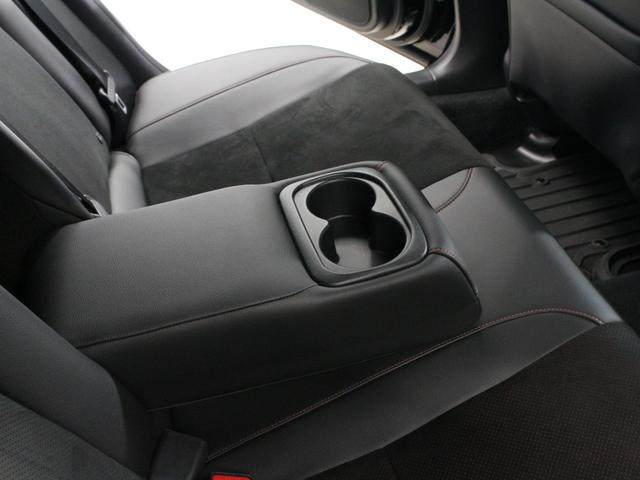 シビック ｅ：ＨＥＶ　純正９型ナビ　バックカメラ　渋滞追従機能　電子パーキング　シートヒーター　パワーシート　ワイヤレス充電器　ＢＯＳＥプレミアムサウンドシステム　ＬＥＤヘッドライト　純正１８インチアルミ　ＥＴＣ　禁煙（77枚目）
