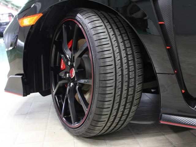 シビック タイプＲ　Ｇｒｇｏセキュリティ　純正メモリーナビ　バックカメラ　ドラレコ前後　トリプルマフラー　Ｂｒｅｍｂｏキャリパー　大型リアスポイラー　スポーツペダル　ＬＥＤヘッドライト　純正２０インチアルミ　ＥＴＣ　禁煙（29枚目）