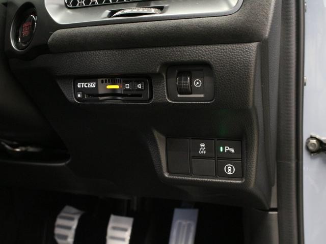 シビック タイプRレーシングブラックパッケージ ホンダコネクトディスプレー バックカメラ ブラックスエードスポーツシート レブマッチシステム Bremboキャリパー フルLEDヘッド トリプルマフラー 純正ブラック塗装19インチアルミ ETC(7枚目)