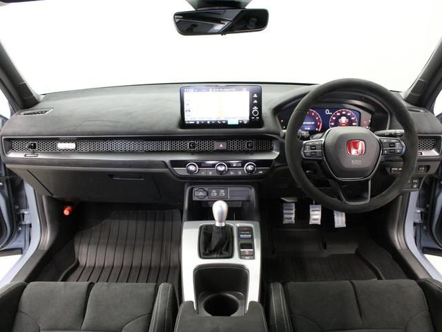 シビック タイプRレーシングブラックパッケージ ホンダコネクトディスプレー バックカメラ ブラックスエードスポーツシート レブマッチシステム Bremboキャリパー フルLEDヘッド トリプルマフラー 純正ブラック塗装19インチアルミ ETC(10枚目)