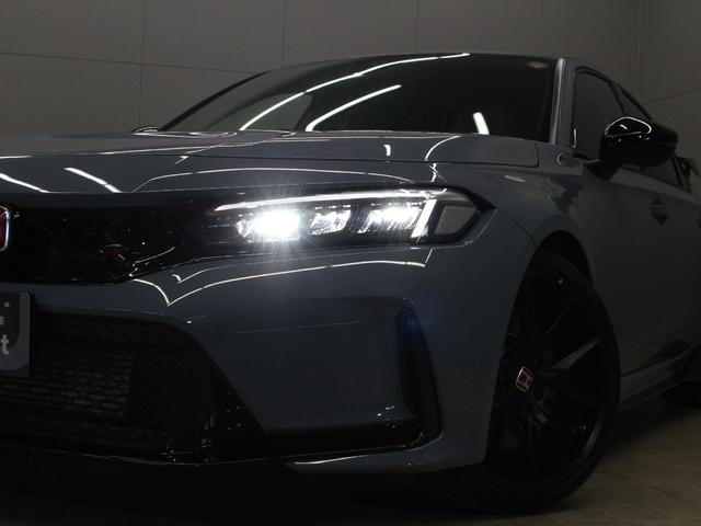 シビック タイプRレーシングブラックパッケージ ホンダコネクトディスプレー バックカメラ ブラックスエードスポーツシート レブマッチシステム Bremboキャリパー フルLEDヘッド トリプルマフラー 純正ブラック塗装19インチアルミ ETC(15枚目)