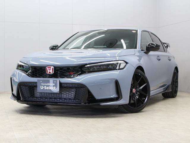 シビック タイプRレーシングブラックパッケージ ホンダコネクトディスプレー バックカメラ ブラックスエードスポーツシート レブマッチシステム Bremboキャリパー フルLEDヘッド トリプルマフラー 純正ブラック塗装19インチアルミ ETC(16枚目)