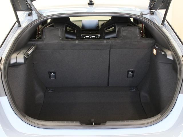 シビック タイプRレーシングブラックパッケージ ホンダコネクトディスプレー バックカメラ ブラックスエードスポーツシート レブマッチシステム Bremboキャリパー フルLEDヘッド トリプルマフラー 純正ブラック塗装19インチアルミ ETC(24枚目)