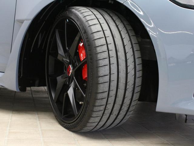 シビック タイプRレーシングブラックパッケージ ホンダコネクトディスプレー バックカメラ ブラックスエードスポーツシート レブマッチシステム Bremboキャリパー フルLEDヘッド トリプルマフラー 純正ブラック塗装19インチアルミ ETC(28枚目)