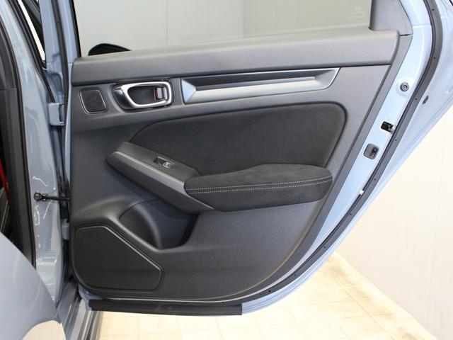 シビック タイプRレーシングブラックパッケージ ホンダコネクトディスプレー バックカメラ ブラックスエードスポーツシート レブマッチシステム Bremboキャリパー フルLEDヘッド トリプルマフラー 純正ブラック塗装19インチアルミ ETC(57枚目)