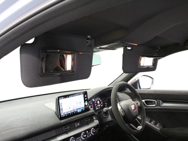 シビック タイプRレーシングブラックパッケージ ホンダコネクトディスプレー バックカメラ ブラックスエードスポーツシート レブマッチシステム Bremboキャリパー フルLEDヘッド トリプルマフラー 純正ブラック塗装19インチアルミ ETC(60枚目)