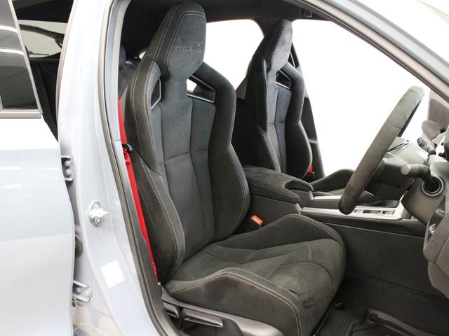 シビック タイプRレーシングブラックパッケージ ホンダコネクトディスプレー バックカメラ ブラックスエードスポーツシート レブマッチシステム Bremboキャリパー フルLEDヘッド トリプルマフラー 純正ブラック塗装19インチアルミ ETC(68枚目)