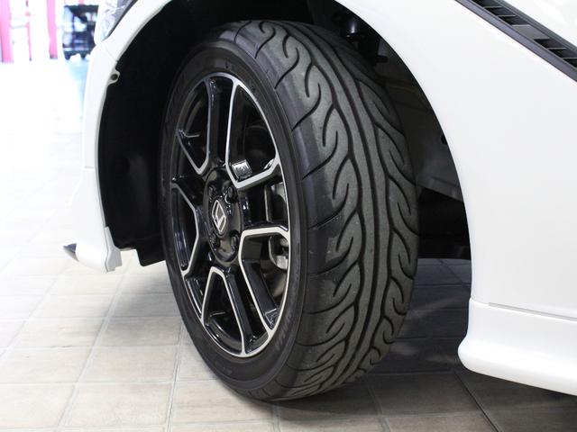 【純正アルミホイール】外観にあったアルミホイールを装着しております。各種社外アルミホイールや、スタッドレスタイヤも取扱いしております。是非ご相談ください。