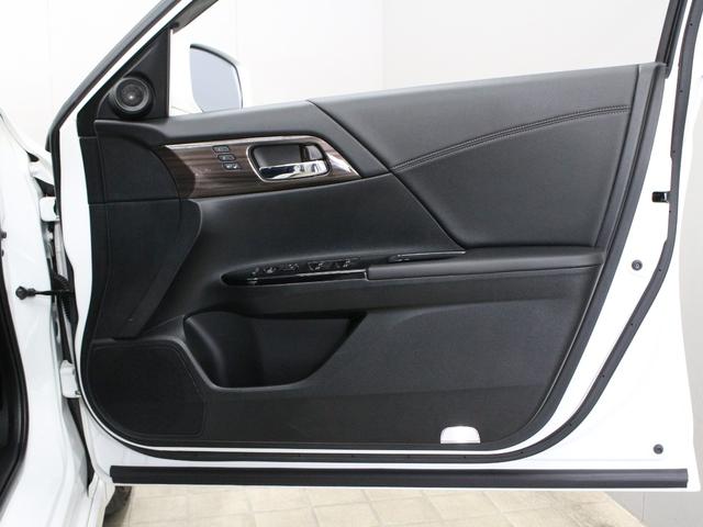 アコードハイブリッド EX サンルーフ 黒革シート シートヒーター 純正インターナビ バックカメラ サイドカメラ ドライブレコーダー ETC LEDヘッドライト ホンダセンシング スマートキー 純正18インチアルミ 禁煙車(65枚目)