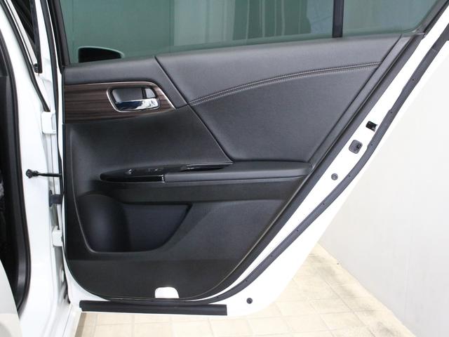 アコードハイブリッド EX サンルーフ 黒革シート シートヒーター 純正インターナビ バックカメラ サイドカメラ ドライブレコーダー ETC LEDヘッドライト ホンダセンシング スマートキー 純正18インチアルミ 禁煙車(67枚目)