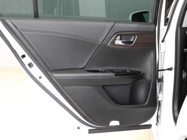 アコードハイブリッド EX サンルーフ 黒革シート シートヒーター 純正インターナビ バックカメラ サイドカメラ ドライブレコーダー ETC LEDヘッドライト ホンダセンシング スマートキー 純正18インチアルミ 禁煙車(69枚目)