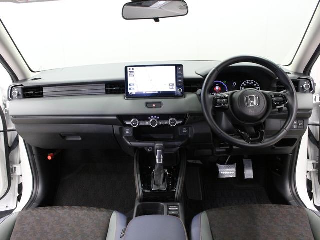 ヴェゼル ｅ：ＨＥＶＸ・ＨｕＮＴパッケージ　弊社試乗車　純正コネクトナビ　ルーフレール　ホンダセンシング　ＬＥＤヘッドライト　純正１６インチアルミ　スマートキー　禁煙車　クルーズコントロール　オートエアコン　革巻きステアリング（5枚目）
