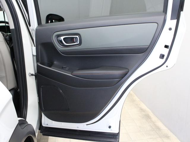 ヴェゼル ｅ：ＨＥＶＸ・ＨｕＮＴパッケージ　弊社試乗車　純正コネクトナビ　ルーフレール　ホンダセンシング　ＬＥＤヘッドライト　純正１６インチアルミ　スマートキー　禁煙車　クルーズコントロール　オートエアコン　革巻きステアリング（56枚目）