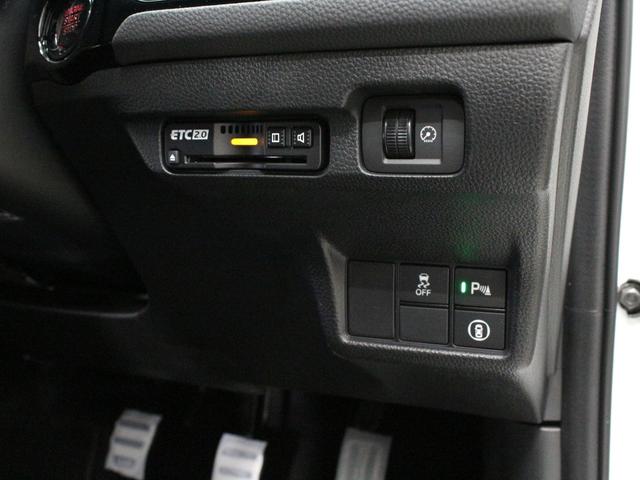 シビック ＥＸ　６速マニュアル　純正９型コネクトナビ　バックカメラ　ドラレコ前後　ＢＯＳＥプレミアムサウンド　シートヒーター　ワイヤレス充電器　アダプティブドライビングビーム　純正１８インチアルミ　ＥＴＣ　禁煙車（8枚目）