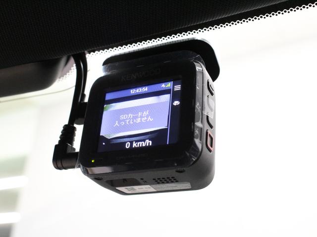 シビック ＥＸ　６速マニュアル　純正９型コネクトナビ　バックカメラ　ドラレコ前後　ＢＯＳＥプレミアムサウンド　シートヒーター　ワイヤレス充電器　アダプティブドライビングビーム　純正１８インチアルミ　ＥＴＣ　禁煙車（9枚目）