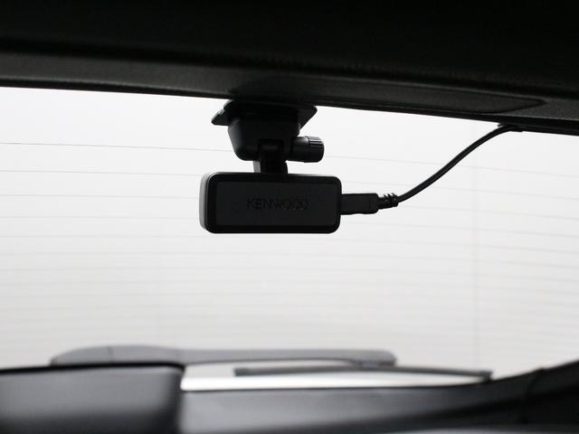 シビック ＥＸ　６速マニュアル　純正９型コネクトナビ　バックカメラ　ドラレコ前後　ＢＯＳＥプレミアムサウンド　シートヒーター　ワイヤレス充電器　アダプティブドライビングビーム　純正１８インチアルミ　ＥＴＣ　禁煙車（10枚目）