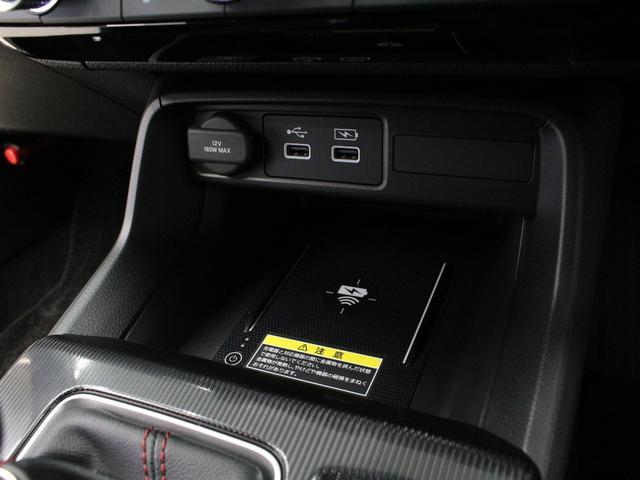 シビック ＥＸ　６速マニュアル　純正９型コネクトナビ　バックカメラ　ドラレコ前後　ＢＯＳＥプレミアムサウンド　シートヒーター　ワイヤレス充電器　アダプティブドライビングビーム　純正１８インチアルミ　ＥＴＣ　禁煙車（19枚目）