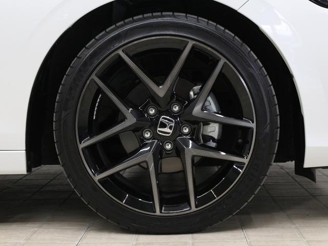 シビック ＥＸ　６速マニュアル　純正９型コネクトナビ　バックカメラ　ドラレコ前後　ＢＯＳＥプレミアムサウンド　シートヒーター　ワイヤレス充電器　アダプティブドライビングビーム　純正１８インチアルミ　ＥＴＣ　禁煙車（30枚目）