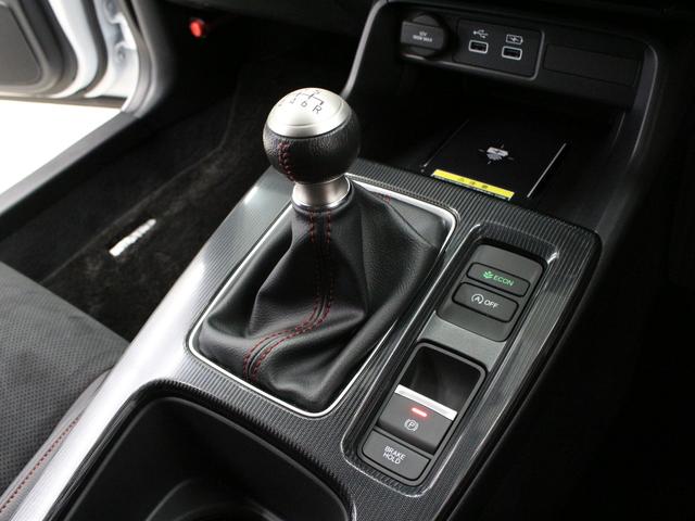 シビック ＥＸ　６速マニュアル　純正９型コネクトナビ　バックカメラ　ドラレコ前後　ＢＯＳＥプレミアムサウンド　シートヒーター　ワイヤレス充電器　アダプティブドライビングビーム　純正１８インチアルミ　ＥＴＣ　禁煙車（54枚目）