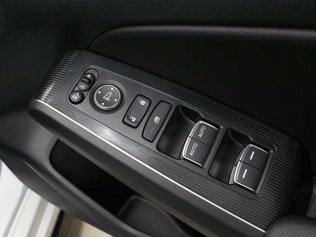 シビック ＥＸ　６速マニュアル　純正９型コネクトナビ　バックカメラ　ドラレコ前後　ＢＯＳＥプレミアムサウンド　シートヒーター　ワイヤレス充電器　アダプティブドライビングビーム　純正１８インチアルミ　ＥＴＣ　禁煙車（60枚目）