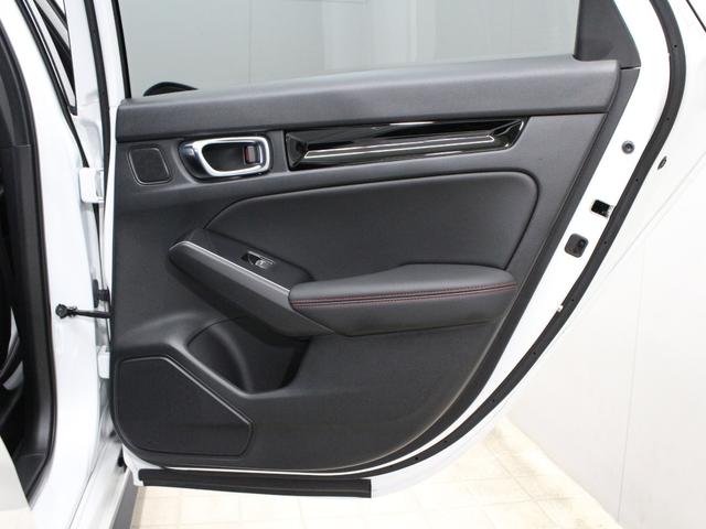 シビック ＥＸ　６速マニュアル　純正９型コネクトナビ　バックカメラ　ドラレコ前後　ＢＯＳＥプレミアムサウンド　シートヒーター　ワイヤレス充電器　アダプティブドライビングビーム　純正１８インチアルミ　ＥＴＣ　禁煙車（62枚目）