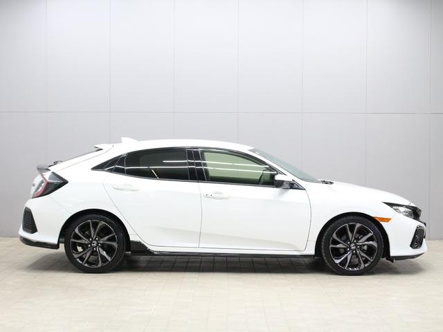 シビック ハッチバック　純正メモリーナビ　バックカメラ　ドラレコ　シートヒーター　ＬＥＤヘッドライト　渋滞追従機能　電子制御パーキングブレーキ　オートブレーキホールド　フルオートエアコン　純正１８インチアルミ　ＥＴＣ　禁煙車（20枚目）