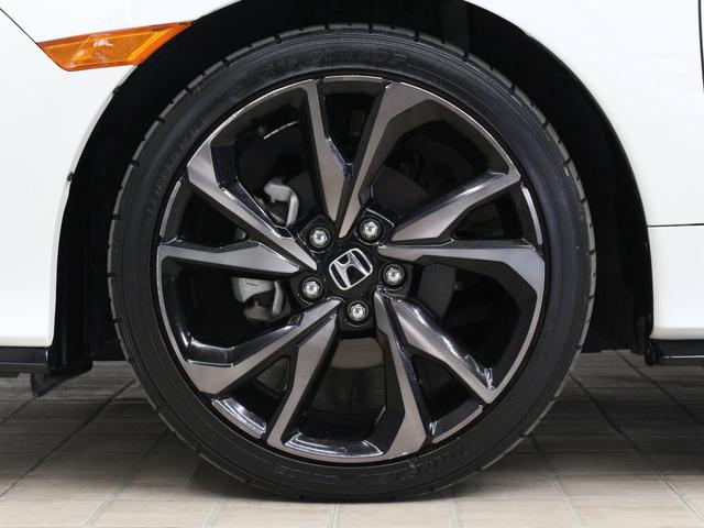 シビック ハッチバック　純正メモリーナビ　バックカメラ　ドラレコ　シートヒーター　ＬＥＤヘッドライト　渋滞追従機能　電子制御パーキングブレーキ　オートブレーキホールド　フルオートエアコン　純正１８インチアルミ　ＥＴＣ　禁煙車（28枚目）