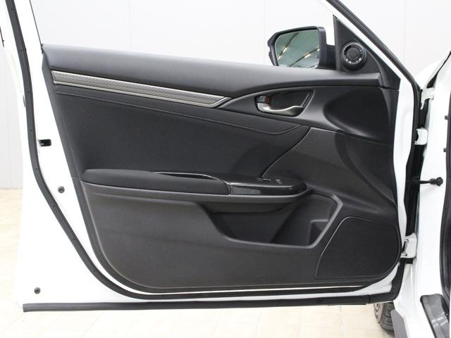 シビック ハッチバック　純正メモリーナビ　バックカメラ　ドラレコ　シートヒーター　ＬＥＤヘッドライト　渋滞追従機能　電子制御パーキングブレーキ　オートブレーキホールド　フルオートエアコン　純正１８インチアルミ　ＥＴＣ　禁煙車（57枚目）