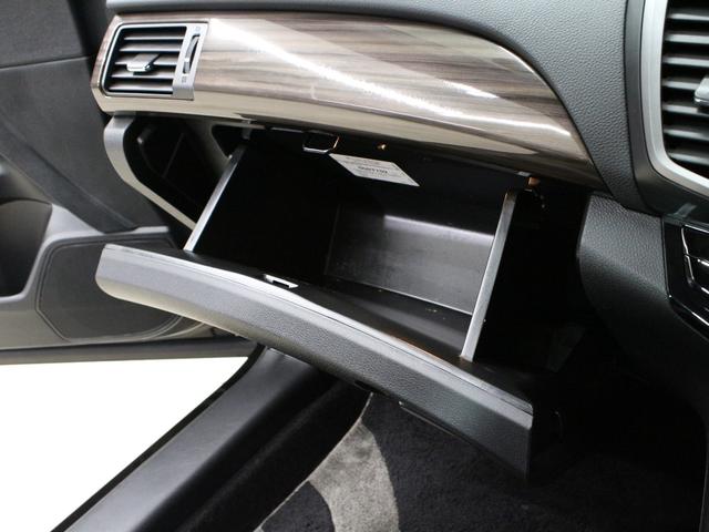 アコードハイブリッド EX サンルーフ 黒革シート 純正メモリーナビ バックカメラ ETC シートヒーター パワーシート 電動リヤサンシェード 電子制御パーキング ブレーキホールド LEDヘッドライト 純正18インチアルミ(48枚目)