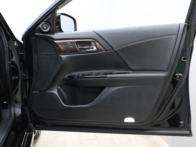 アコードハイブリッド EX サンルーフ 黒革シート 純正メモリーナビ バックカメラ ETC シートヒーター パワーシート 電動リヤサンシェード 電子制御パーキング ブレーキホールド LEDヘッドライト 純正18インチアルミ(60枚目)