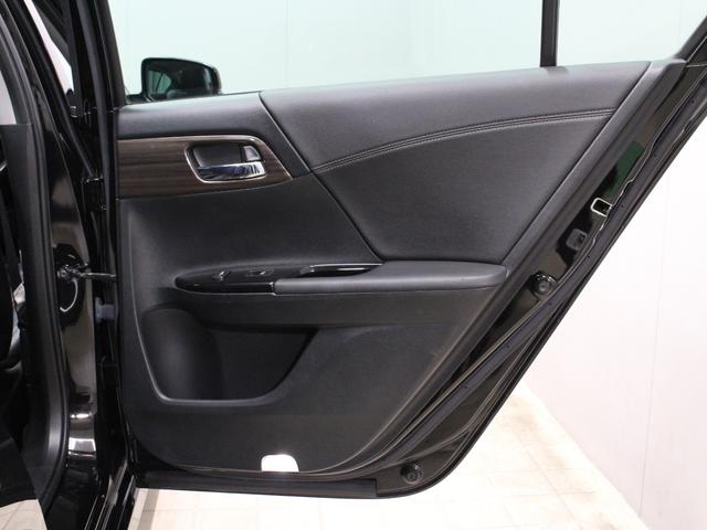 アコードハイブリッド EX サンルーフ 黒革シート 純正メモリーナビ バックカメラ ETC シートヒーター パワーシート 電動リヤサンシェード 電子制御パーキング ブレーキホールド LEDヘッドライト 純正18インチアルミ(62枚目)