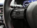 【ステアリングスイッチ】ハンドルにオーディオリモコンスイッチが装備されています。視点をそらすことなく、ボリューム調整・モード切替・放送局・曲飛ばしなどが可能です。