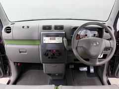 【禁煙車】喫煙車はヤニなどが座席シート、ガラスやダッシュボードなど全体に付着し車内の至る所が黄ばみます！禁煙車は車内にタバコのニオイが染み込むことはほとんどないので、非喫煙者は快適な空間で過ごせます。 6