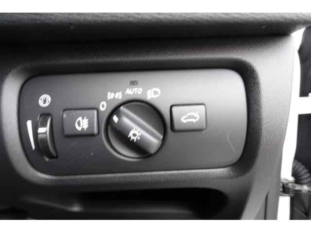 V40 T3 インスクリプション 当社お客様買取車両★前後ドライブレコーダー★ETC★バックカメラ★HDDナビ★クリアランスソナー★オートクルーズコントロール★レーンアシスト★衝突被害軽減システム★ブラックレザーシート★LEDヘッド(9枚目)