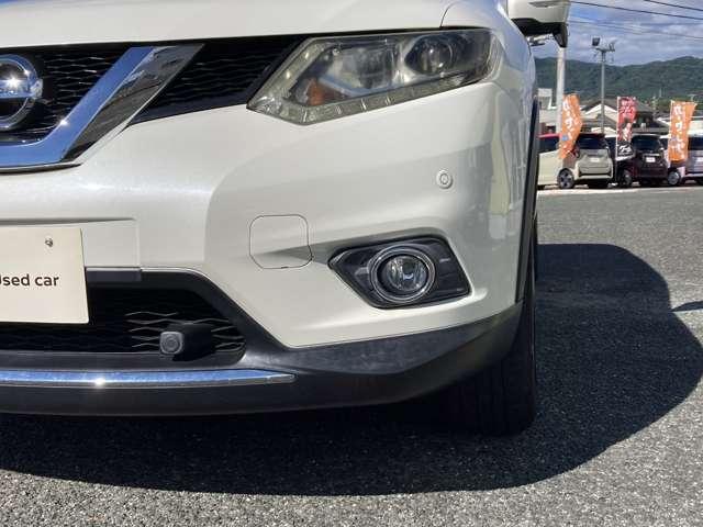 エクストレイル ２．０　２０Ｘ　エマージェンシーブレーキパッケージ　３列車　４ＷＤ　純正ディーラーナビ　ＥＴＣ　バックカメラ　スマキ－　アイドリングＳＴＯＰ　セキュリティ　ＡＷＤ　アルミ　ナビ＆ＴＶ　メモリーナビゲーション　レーンキープ　エアコン　ワンセグ　パワーステアリング　キーレス　ＥＴＣ車載器　パワーウインドウ　ＡＢＳ（9枚目）