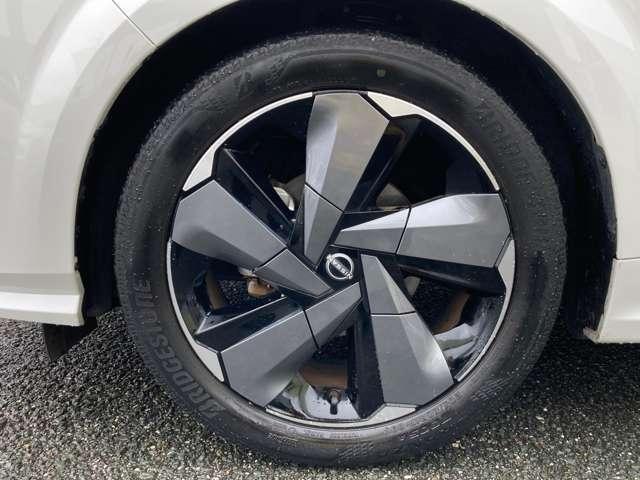 オーラ 1.2 G レザーエディション 純正メーカーナビ アラウンドビューモニタ 追突防止 レーダークルーズ 本革 車線逸脱警報装置 LED ドライブレコーダー 盗難防止 バックモニター ETC インテリジェントキー メモリーナビゲーション AW キーレスエントリー オートエアコン(10枚目)