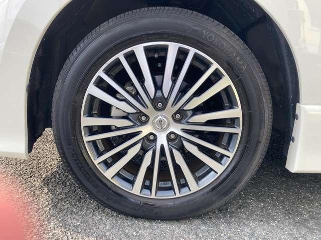 エルグランド ２．５　２５０ハイウェイスター　プレミアム　純正ディーラーナビ　後席モニター　両側電動パワースライドドア　ＥＴＣ　ＬＥＤヘッドランプ　クルーズコントロール　スマートキー　バックカメラ　ドラレコ　ＰＳ　アルミ　ＰＷ（9枚目）