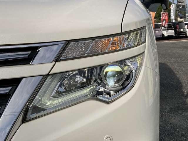 エルグランド ２．５　２５０ハイウェイスター　プレミアム　純正ディーラーナビ　後席モニター　両側電動パワースライドドア　ＥＴＣ　ＬＥＤヘッドランプ　クルーズコントロール　スマートキー　バックカメラ　ドラレコ　ＰＳ　アルミ　ＰＷ（10枚目）