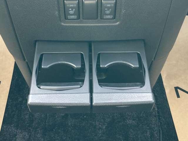 エルグランド ２．５　２５０ハイウェイスター　プレミアム　純正ディーラーナビ　後席モニター　両側電動パワースライドドア　ＥＴＣ　ＬＥＤヘッドランプ　クルーズコントロール　スマートキー　バックカメラ　ドラレコ　ＰＳ　アルミ　ＰＷ（16枚目）