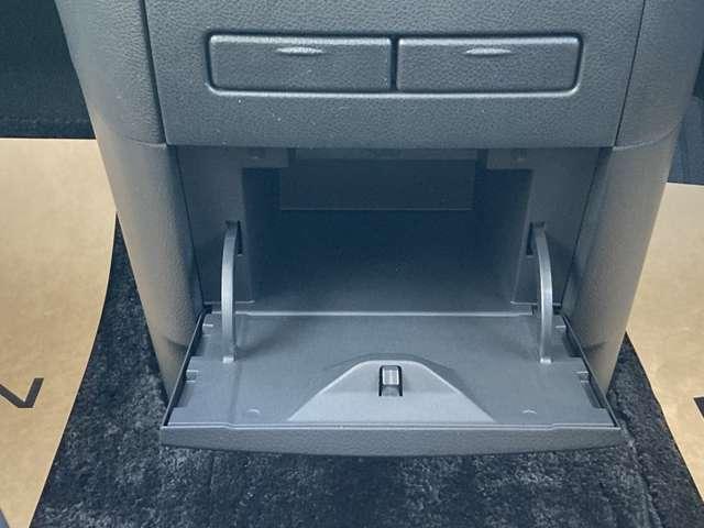 エルグランド ２．５　２５０ハイウェイスター　プレミアム　純正ディーラーナビ　後席モニター　両側電動パワースライドドア　ＥＴＣ　ＬＥＤヘッドランプ　クルーズコントロール　スマートキー　バックカメラ　ドラレコ　ＰＳ　アルミ　ＰＷ（17枚目）