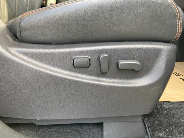 エルグランド ２．５　２５０ハイウェイスター　プレミアム　純正ディーラーナビ　後席モニター　両側電動パワースライドドア　ＥＴＣ　ＬＥＤヘッドランプ　クルーズコントロール　スマートキー　バックカメラ　ドラレコ　ＰＳ　アルミ　ＰＷ（31枚目）