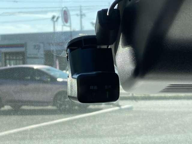 オーラ １．２　Ｇ　レザーエディション　純正ナビ　アラウンドビューモニター　ＥＴＣ　本革　車線逸脱警報装置　ＬＥＤ　ドライブレコーダー　盗難防止　インテリジェントキー　ＡＷ　オートエアコン（3枚目）