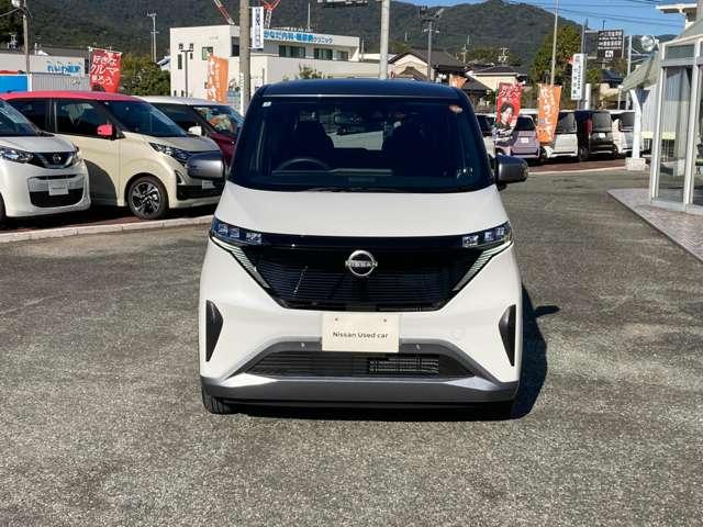 サクラ Ｘ　純正ディーラーナビ　全方位カメラ　ＥＴＣ　アラウンドビューモニター　ＬＥＤヘッドランプ　スマートキー　　ドラレコ　　　パワーステアリング　ＡＢＳ　充電ケーブル（6枚目）