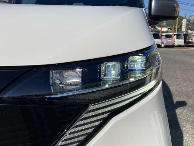 サクラ Ｘ　純正ディーラーナビ　全方位カメラ　ＥＴＣ　アラウンドビューモニター　ＬＥＤヘッドランプ　スマートキー　　ドラレコ　　　パワーステアリング　ＡＢＳ　充電ケーブル（9枚目）