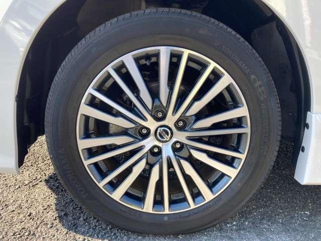 エルグランド 250ハイウェイスターS 純正ナビゲーション アラウンドビューモニター ETC 両側パワ-スライドドア クルコン インテリキー LEDヘッドランプ サイドカーテンエアバック 盗難防止 オートエアコン ニスモスポーツマフラー(9枚目)