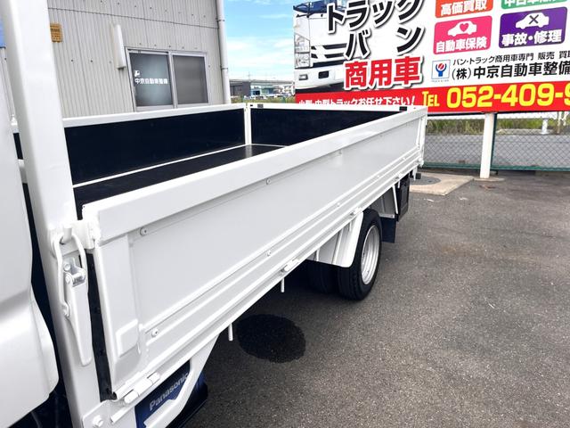 トヨエース 　低床平ロングボディ　１．５トン　５ＭＴ　荷台木製デッキ　荷台内寸法　Ｌ３１０ｃｍ　Ｗ１６０ｃｍ　荷台地上高７５ｃｍ　車両総重量３４０５キロ　フロントパワーウィンドウ　荷台ペイント（16枚目）