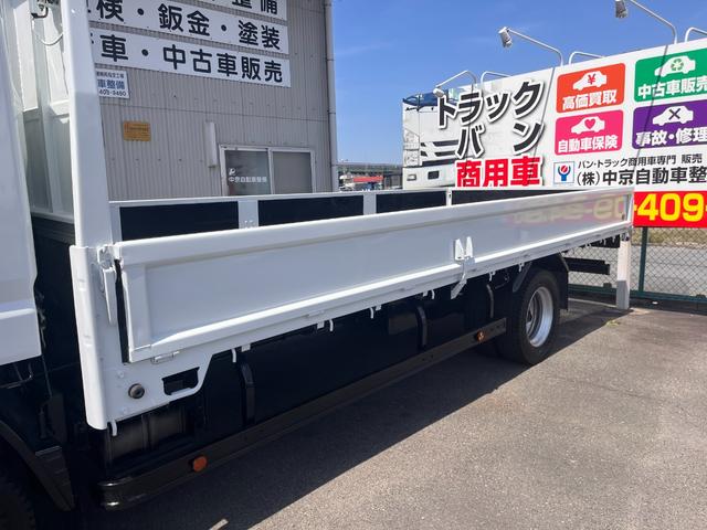 　４トン　超ロングワイド　平ボディ４ｔ　デュオニックＡＴ　荷台木製デッキ　荷台内寸法　Ｌ５００ｃｍ　Ｗ２０８ｃｍ　荷台地上高９５ｃｍ　車両総重量７２６５キロ　鳥居鉄板　荷台ペイント(26枚目)