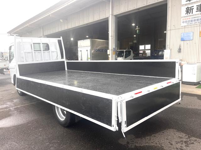 キャンター 　２トン　標準平ロング　デュオニックＡＴ　２ｔ　荷台板　荷台内寸法　Ｌ４３０ｃｍ　Ｗ１８０ｃｍ　荷台地上高８７ｃｍ　車両総重量５トン未満　レーンセンサー　社外ナビ　荷台ペイント（9枚目）